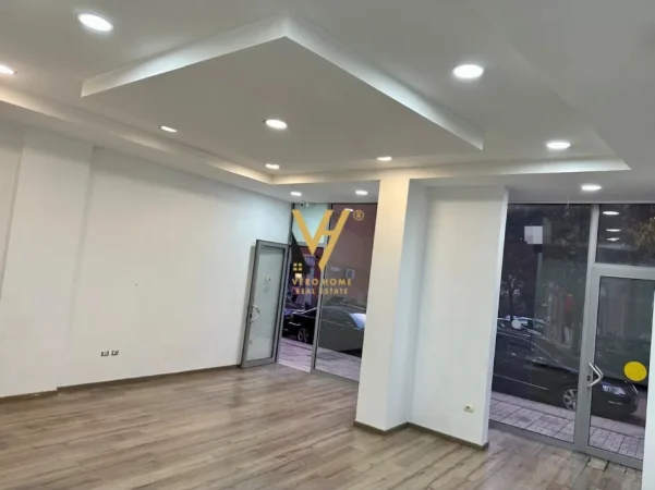 Tirane, jepet me qera zyre Kati 0, 70 m² 1.300 € (PROKURORIA)