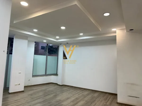 Tirane, jepet me qera zyre Kati 0, 70 m² 1.300 € (PROKURORIA)