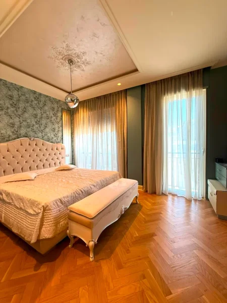 Tirane, jepet me qira , 116 m²