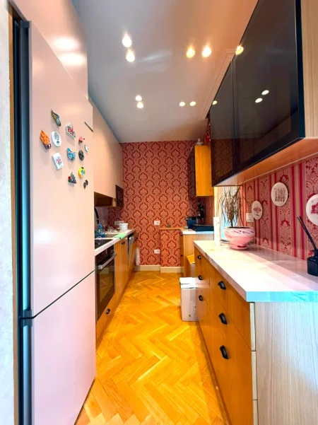 Tirane, jepet me qira , 116 m²