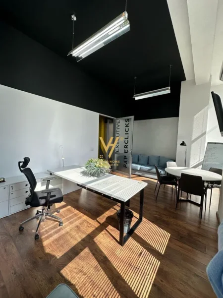 Tirane, jepet me qera zyre Kati 1, 180 m² 3.300 € (RRUGA SAMI FRASHERI)