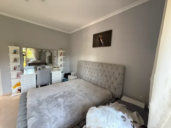 Tirane, shitet Vile Vile 2 Katshe Kati 2, 114 m² 290.000 € (te Treshi, Rruga Kastrioteve)