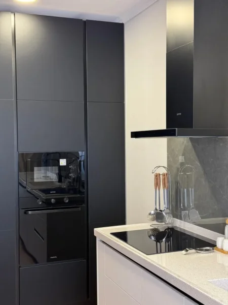 Tirane, jepet me qera apartament 2+1 Kati 3, 145 m² 1500 € (Rruga e Durrësit)