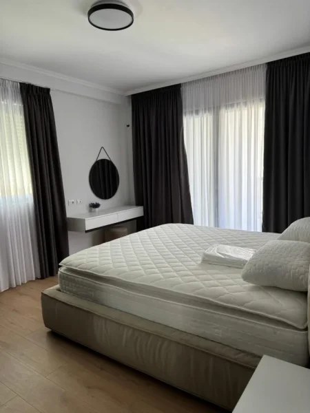 Tirane, jepet me qera apartament 2+1 Kati 3, 145 m² 1500 € (Rruga e Durrësit)