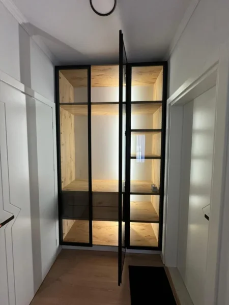Tirane, jepet me qera apartament 2+1 Kati 3, 145 m² 1500 € (Rruga e Durrësit)