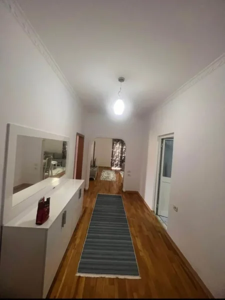 Tirane, jepet me qera apartament 2+1 Kati 3, 90 m² 600 € (Don Bosko)