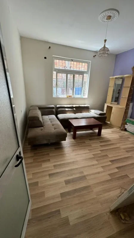 Tirane, jepet me qera apartament 3+1 Kati 1, 140 m² 550 € (Vasil Shanto)