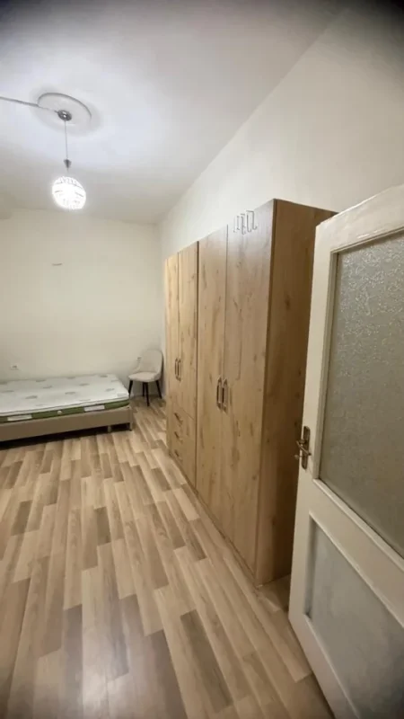 Tirane, jepet me qera apartament 3+1 Kati 1, 140 m² 550 € (Vasil Shanto)