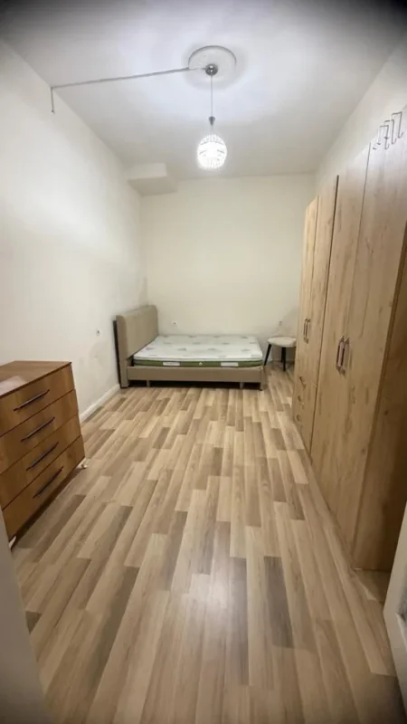 Tirane, jepet me qera apartament 3+1 Kati 1, 140 m² 550 € (Vasil Shanto)