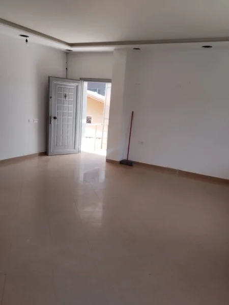 Tirane, jepet me qera ambjent biznesi Kati 1, 70 m² 600 € (Zogu i Zi)