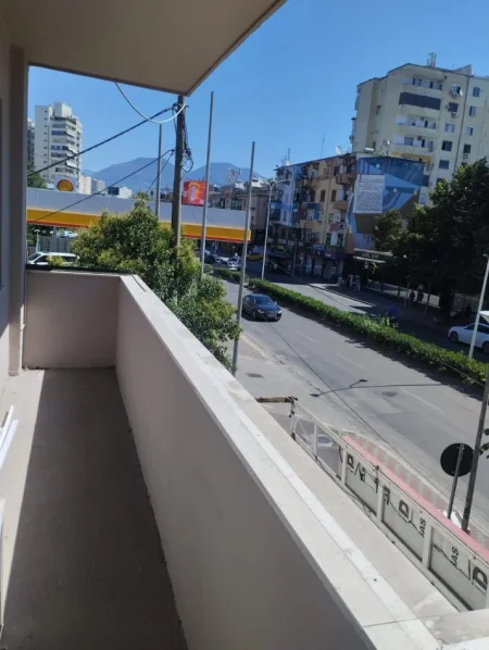 Tirane, jepet me qera ambjent biznesi Kati 1, 70 m² 600 € (Zogu i Zi)