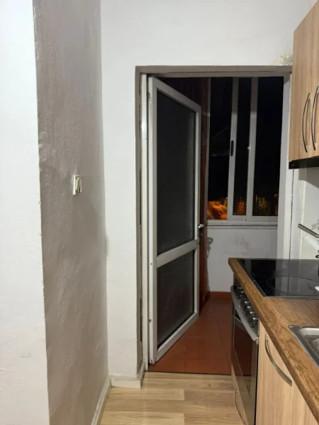Tirane, jepet me qera apartament 1+1 Kati 2, 65 m² 550 € (Stacioni i Trenit)