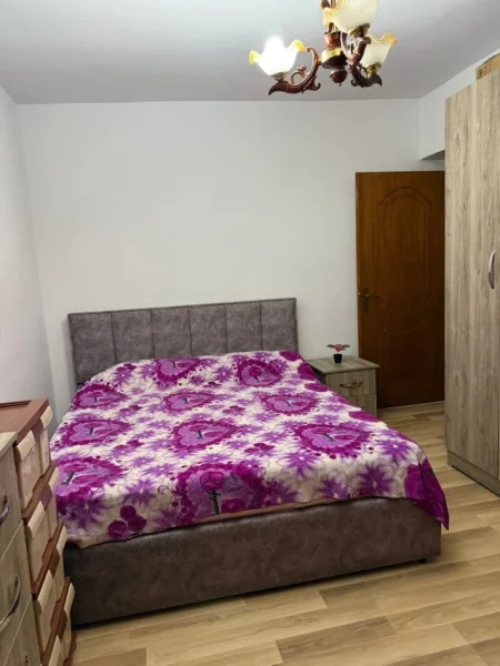 Tirane, jepet me qera apartament 1+1 Kati 2, 65 m² 550 € (Stacioni i Trenit)