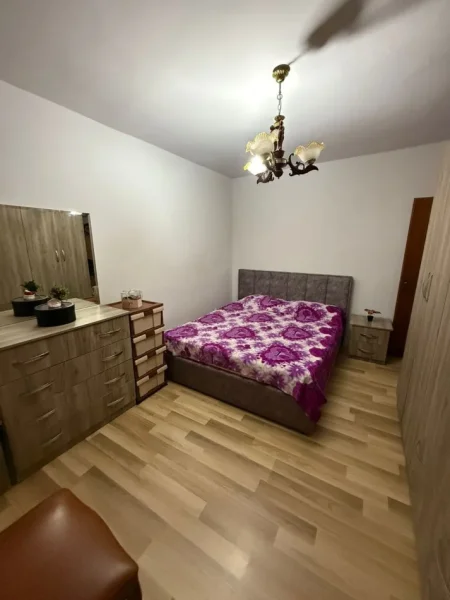 Tirane, jepet me qera apartament 1+1 Kati 2, 65 m² 550 € (Stacioni i Trenit)