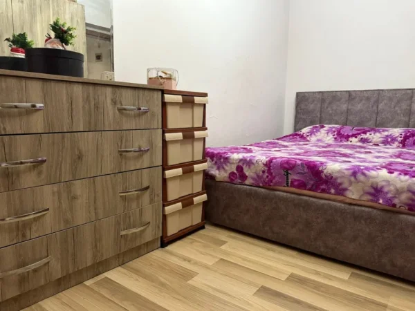Tirane, jepet me qera apartament 1+1 Kati 2, 65 m² 550 € (Stacioni i Trenit)