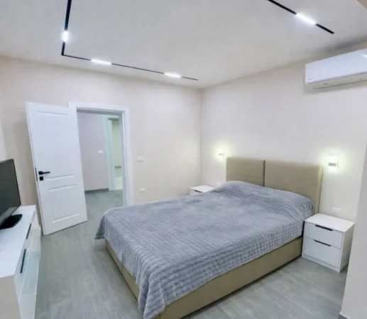 Tirane, jepet me qera apartament 1+1 Kati 1, 60 m² 650 € (Liceu Artistik)