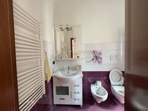 Tirane, jepet me qera apartament 3+1+Ballkon Kati 2, 146 m² 1.100 € (Kopshti Zoologjik)