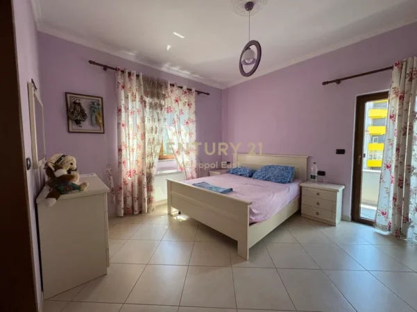 Tirane, jepet me qera apartament 3+1+Ballkon Kati 2, 146 m² 1.100 € (Kopshti Zoologjik)