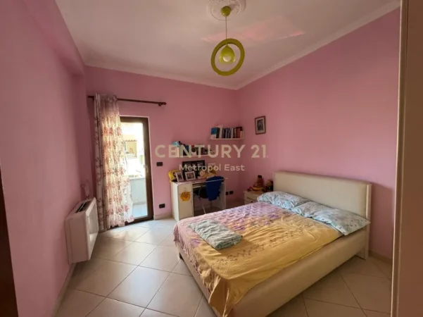 Tirane, jepet me qera apartament 3+1+Ballkon Kati 2, 146 m² 1.100 € (Kopshti Zoologjik)