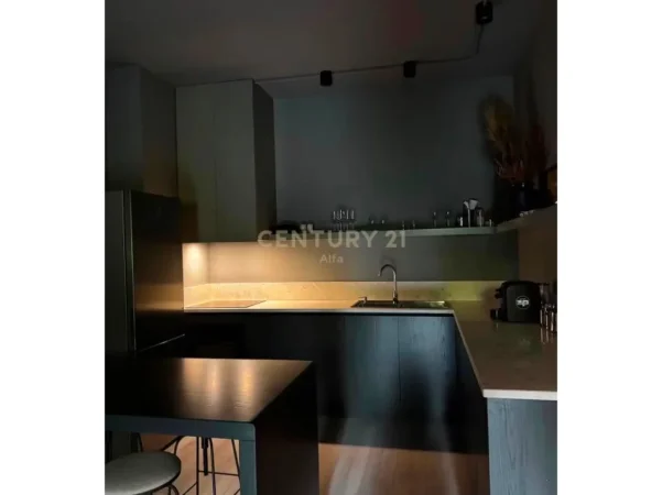 Tirane, jepet me qera apartament 2+1+Ballkon Kati 3, 152 m² 2.500 € (Lion Park)