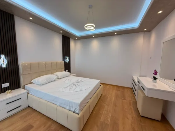 Tirane, jepet me qera apartament 2+1+Ballkon Kati 4, 117 m² 800 € (Laprake)
