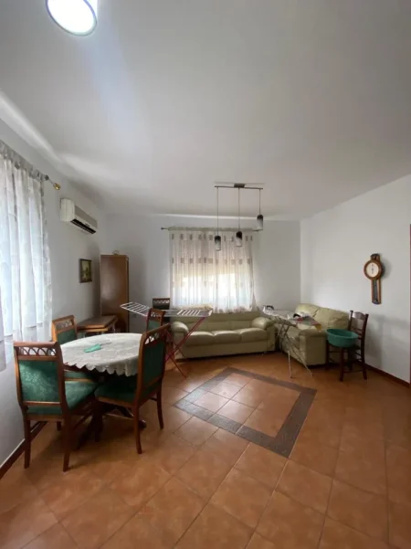 Tirane, jepet me qera apartament duplex Dublex Kati 6, 120 m² 540 € (Kristal Center)