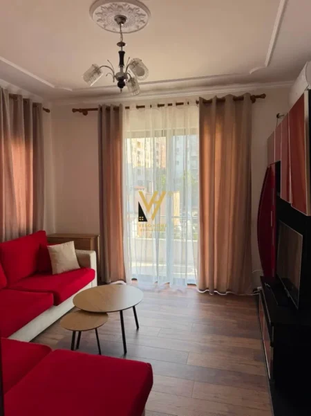 Tirane, jepet me qera apartament 1+1+Ballkon Kati 4, 70 m² 570 € (SELITE)