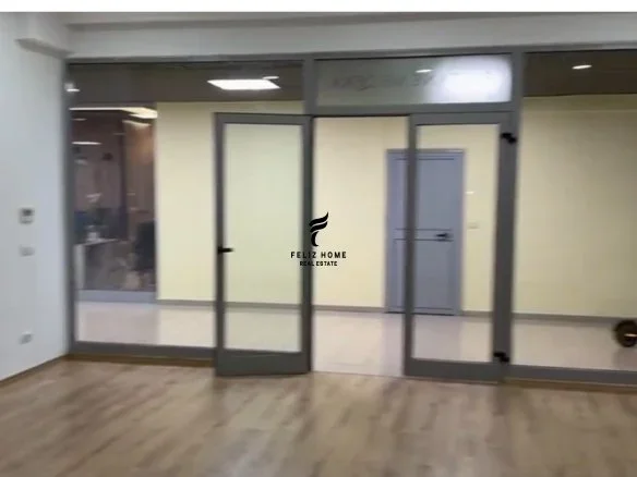 Tirane, jepet me qera zyre Kati 1, 55 m² 500 € (RRUGA E KAVAJES)