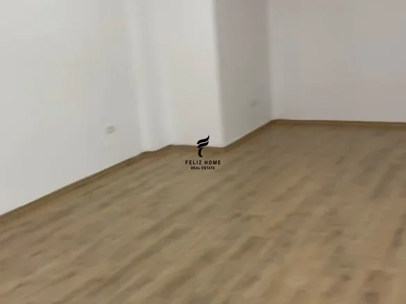 Tirane, jepet me qera zyre Kati 1, 55 m² 500 € (RRUGA E KAVAJES)