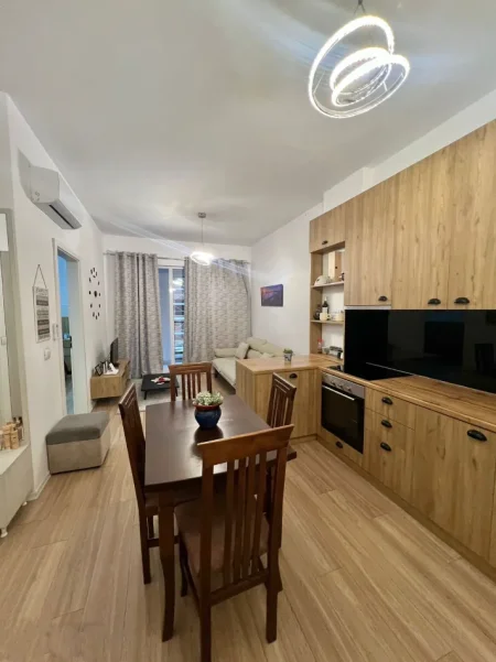 Tirane, jepet me qera apartament 1+1+Ballkon Kati 3, 66 m² 450 € (Rruga Jordan Misja)
