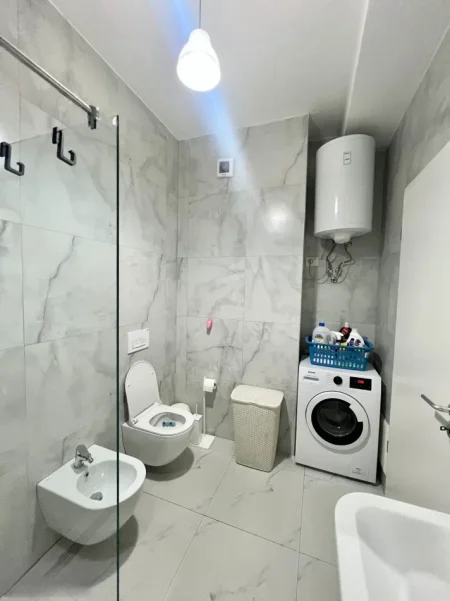 Tirane, jepet me qera apartament 1+1+Ballkon Kati 3, 66 m² 450 € (Rruga Jordan Misja)