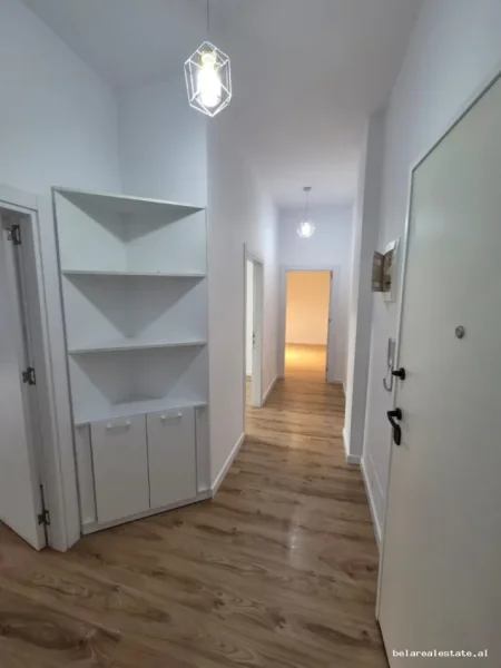 Tirane, jepet me qera zyre Kati 1, 114 m² 1.200 € (Rruga e Kavajes)