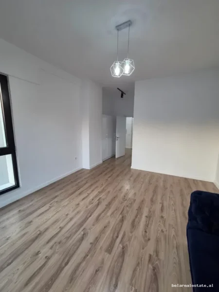 Tirane, jepet me qera zyre Kati 1, 114 m² 1.200 € (Rruga e Kavajes)