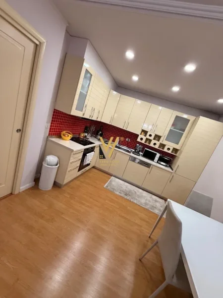 Tirane, jepet me qera apartament 2+1+Ballkon Kati 7, 110 m² 1.200 € (JORDAN MISJA)