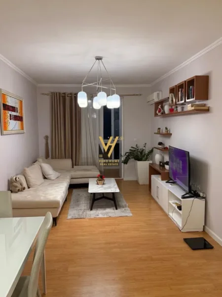 Tirane, jepet me qera apartament 2+1+Ballkon Kati 7, 110 m² 1.200 € (JORDAN MISJA)