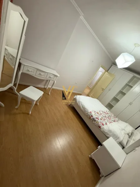 Tirane, jepet me qera apartament 2+1+Ballkon Kati 7, 110 m² 1.200 € (JORDAN MISJA)
