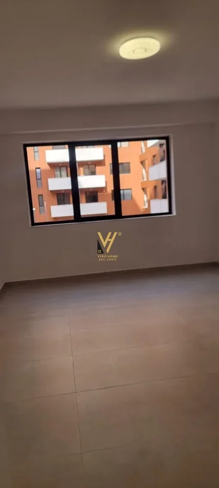 Tirane, jepet me qera zyre Kati 1, 72 m² 520 € (ASTIR)