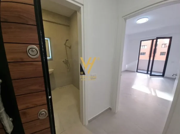 Tirane, jepet me qera zyre Kati 1, 72 m² 520 € (ASTIR)
