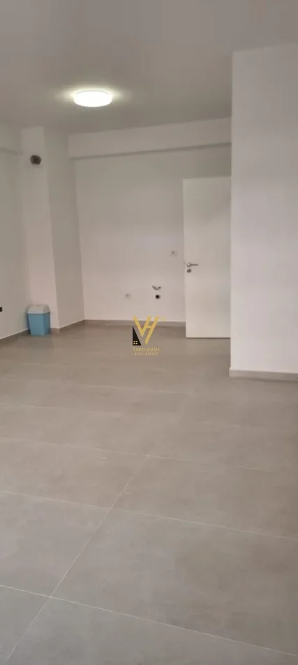 Tirane, jepet me qera zyre Kati 1, 72 m² 520 € (ASTIR)