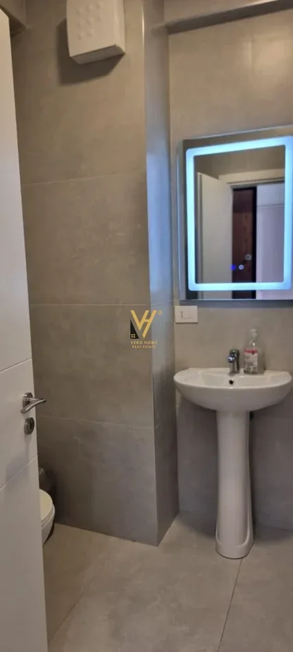 Tirane, jepet me qera zyre Kati 1, 72 m² 520 € (ASTIR)