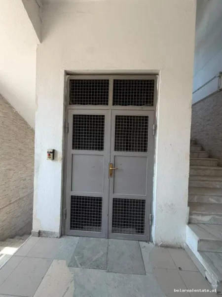 Tirane, jepet me qera magazine Kati 3, 16.000 m² 5.340 € (Allias)