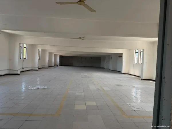 Tirane, jepet me qera magazine Kati 3, 16.000 m² 5.340 € (Allias)