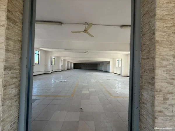 Tirane, jepet me qera magazine Kati 3, 16.000 m² 5.340 € (Allias)