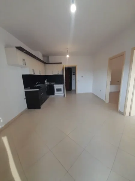Tirane, jepet me qera Apartament 2+1 Kati 4, BOSH, Çmimi 35.000 Lekë të Reja, në ASTIR, Tirane.