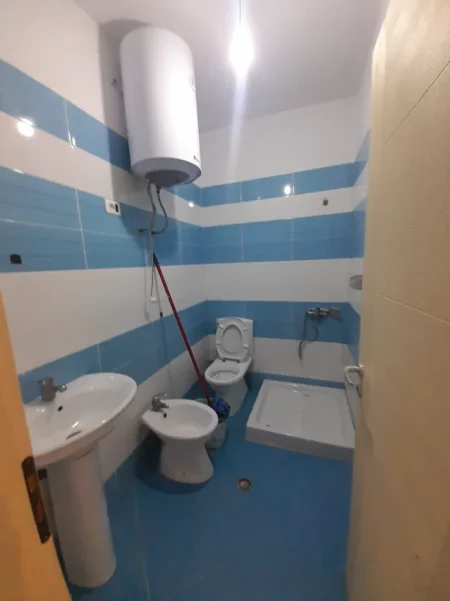 Tirane, jepet me qera Apartament 2+1 Kati 4, BOSH, Çmimi 35.000 Lekë të Reja, në ASTIR, Tirane.