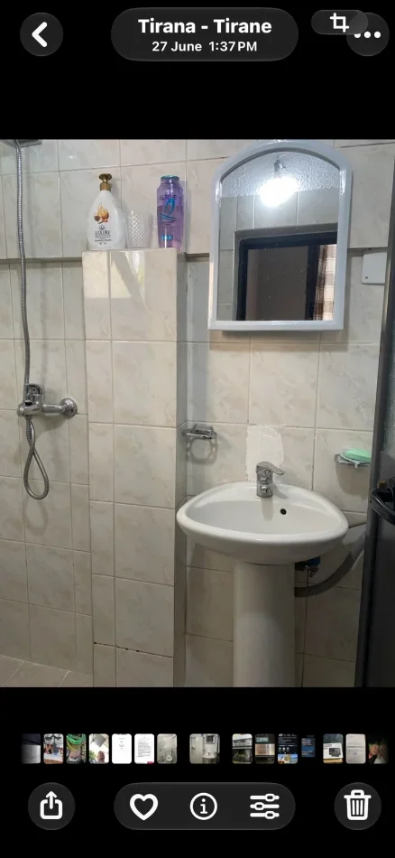 Tirane, jepet me qera Banesë 1+1 Kati 1, 70 m² Mobiluar, Çmimi 50.000 Lekë të Reja, Pranë Vilës Gold, Rruga Dibrës, Tiranë.)