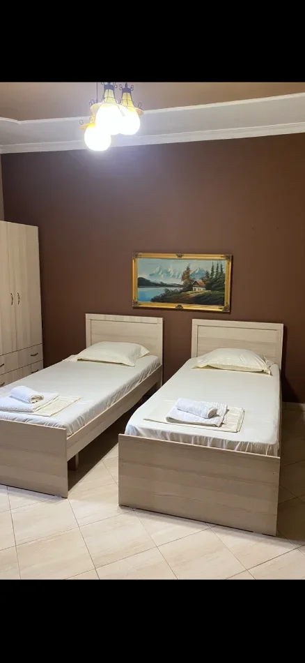 Tirane, Jepet me Qera Apartament 2+1,Mobilim, Çmimi 50,000 Lekë të Reja, mbi Selvinë, Rruga Dibrës, Tiranë.