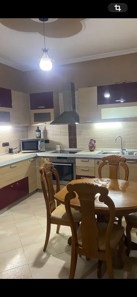 Tirane, Jepet me Qera Apartament 2+1,Mobilim, Çmimi 50,000 Lekë të Reja, mbi Selvinë, Rruga Dibrës, Tiranë.