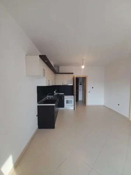 Tirane, jepet me qera Apartament 2+1+Ballkon, Bosh, Ashensor, Çmimi 35.000 Lekë të Reja, në ASTIR, Tiranë.