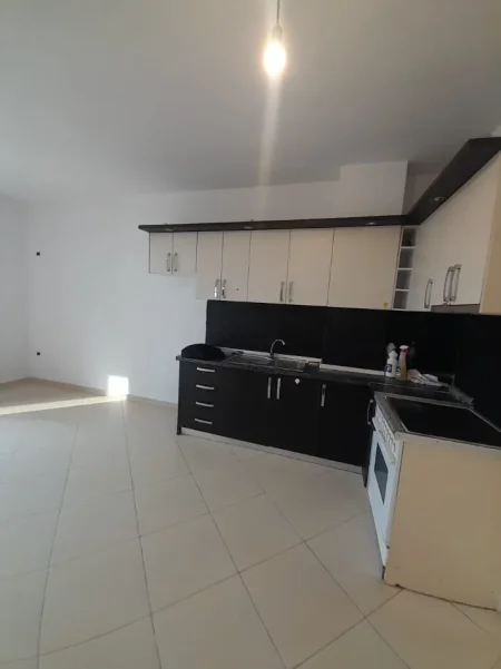 Tirane, jepet me qera Apartament 2+1+Ballkon, Bosh, Ashensor, Çmimi 35.000 Lekë të Reja, në ASTIR, Tiranë.